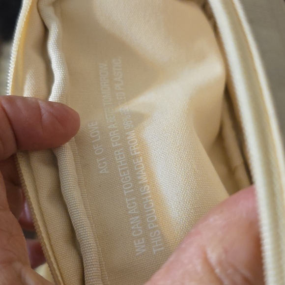 Valentino Beauty Cosmetics Case/ Wristlet - Picture 3 of 5